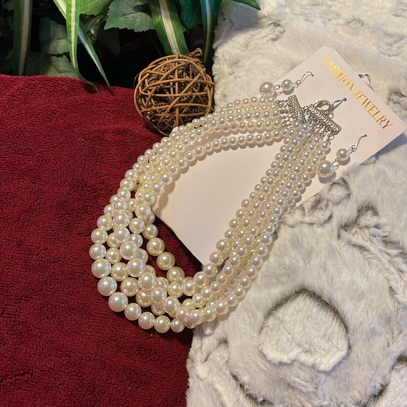 🤍 NWT KOSMOS-Large Multi Layer High Fashion Pearl Strand & Earrings Jewelry Set - Picture 2 of 7